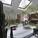 Hotel Chambres D'hotes Le Petit Siam : Le Calme En Centre *
