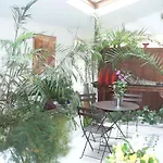 Hotel Chambres D'hotes Le Petit Siam : Le Calme En Centre *