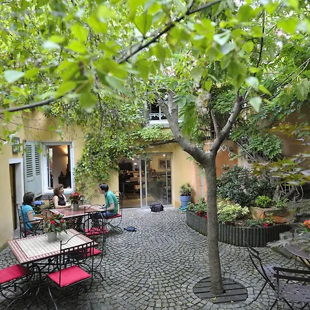 Chambres D'hotes Le Petit Siam : Le Calme En Centre