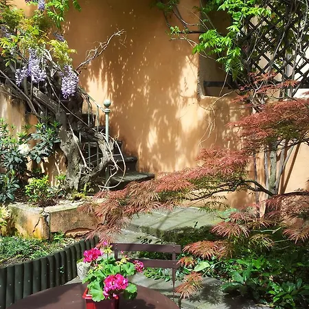 Chambres D'hotes Le Petit Siam : Le Calme En Centre