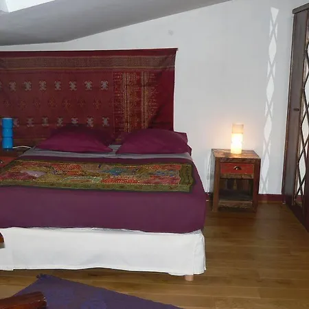 Chambres D'hotes Le Petit Siam : Le Calme En Centre Bed & Breakfast